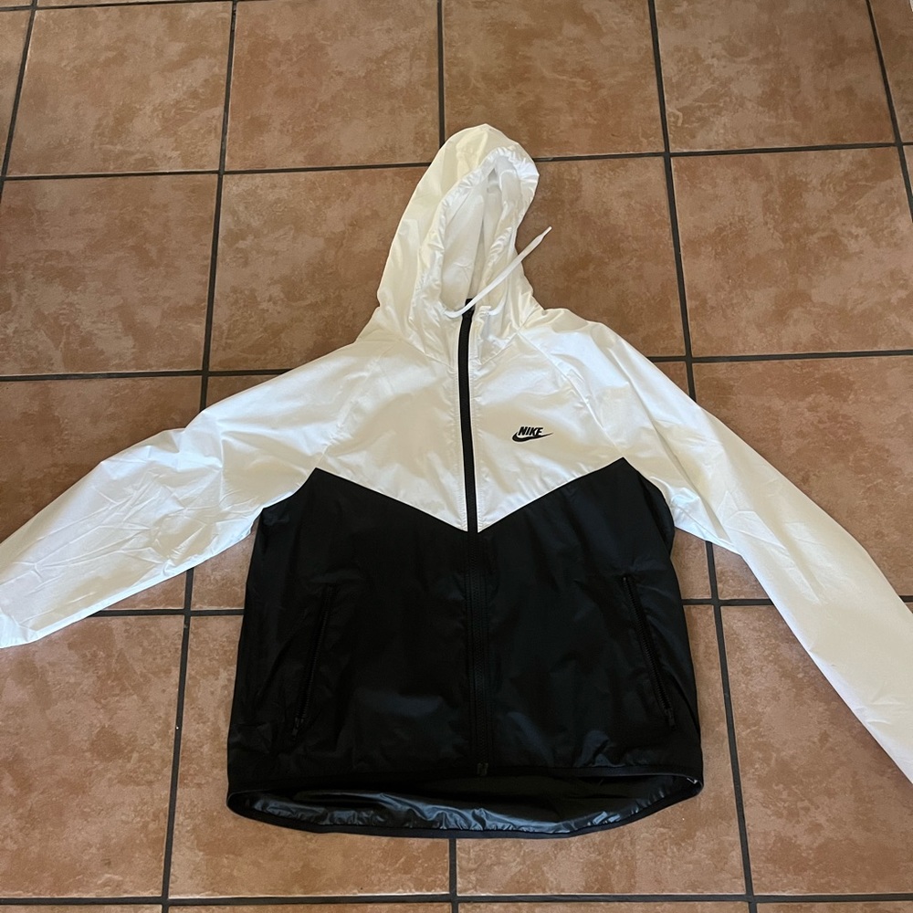 Womens small Nike windbreaker black and white